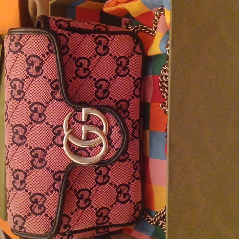 Gucci - Picture 4 of 5